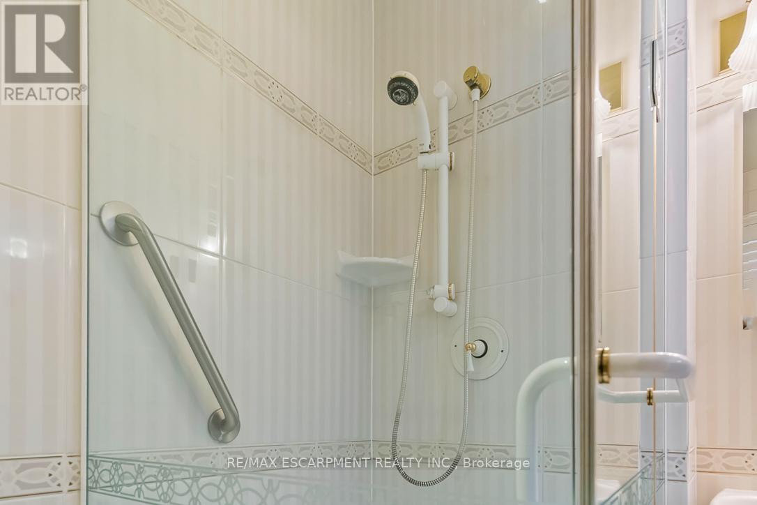 Photo 7 of 1520 Camelford Drive, Mississauga ON