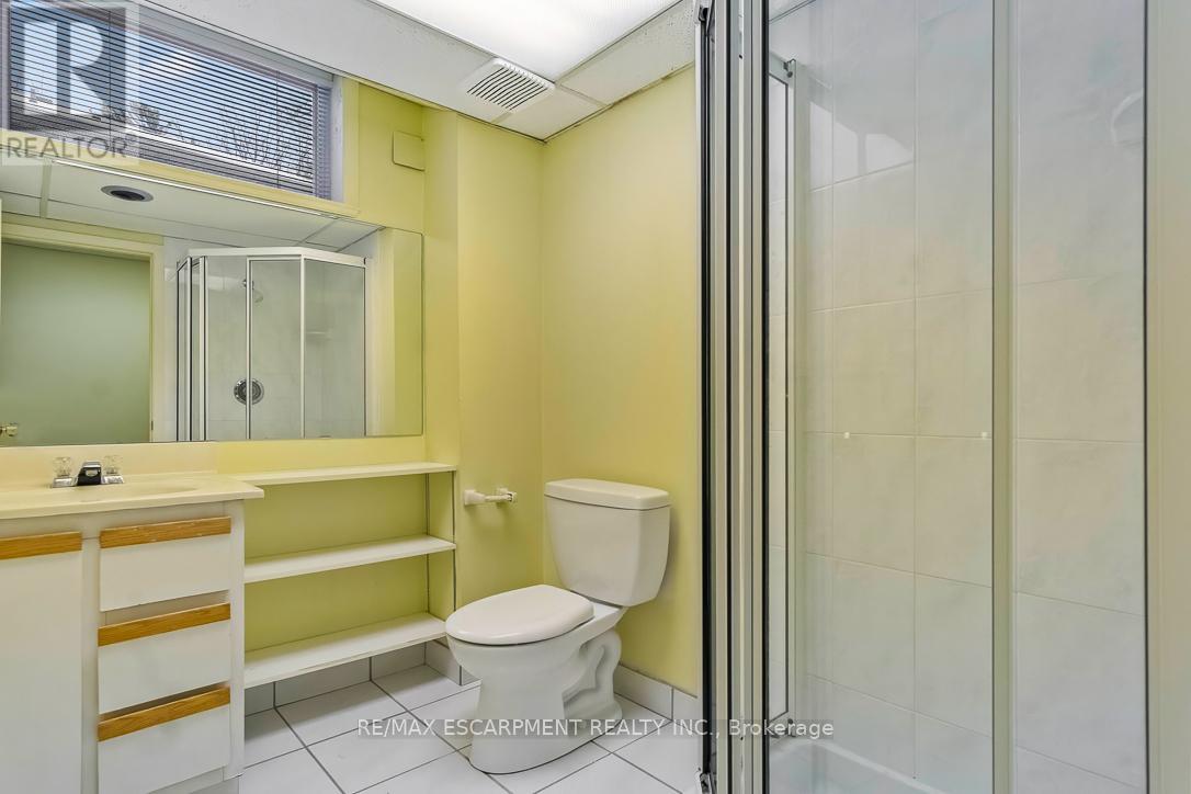 Photo 15 of 1520 Camelford Drive, Mississauga ON