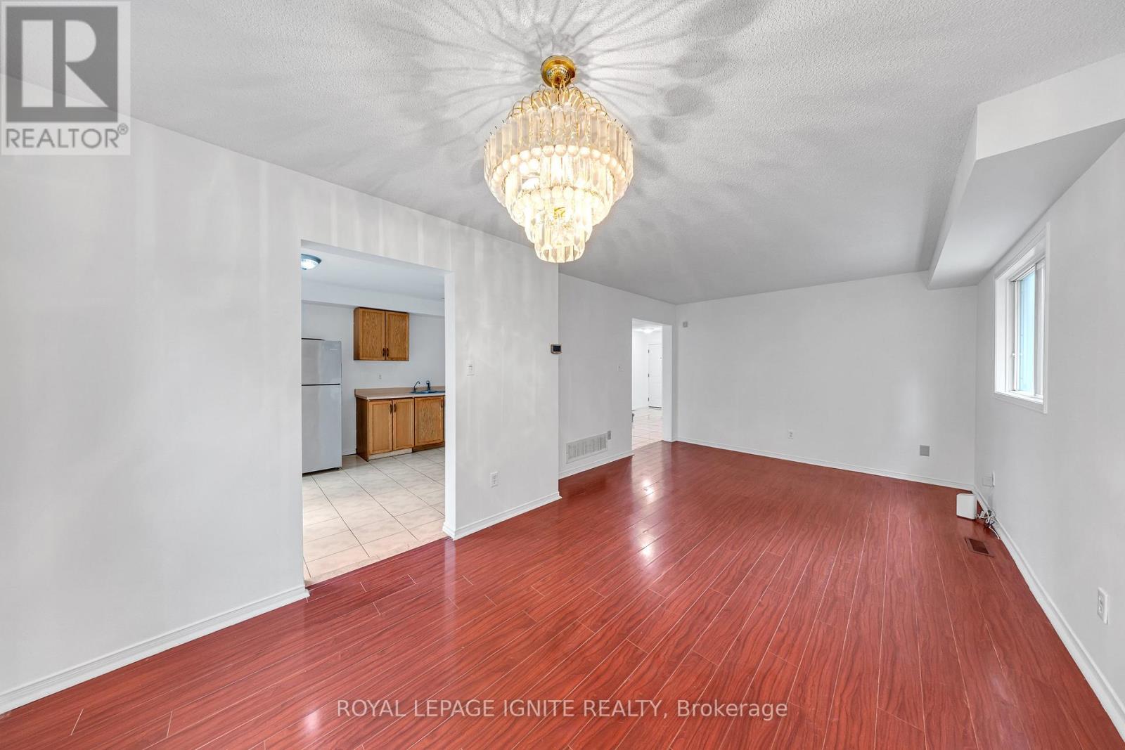 Photo 17 of 21 Toba Crescent, Brampton ON