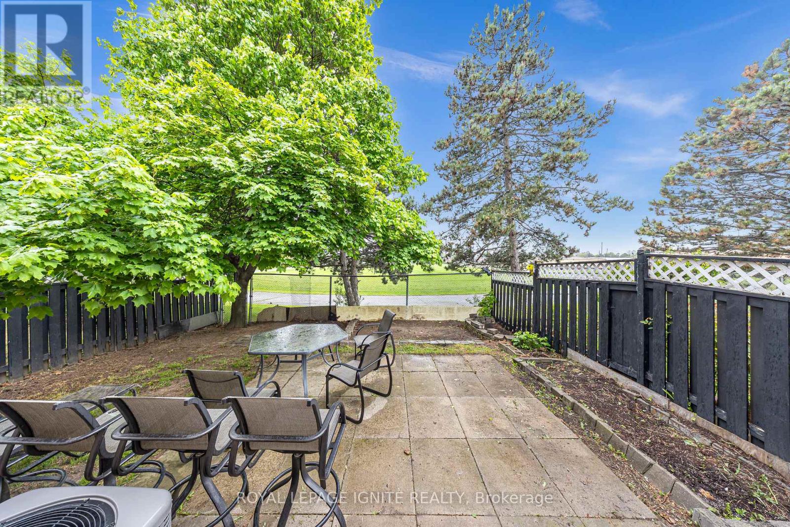 Photo 26 of 21 Toba Crescent, Brampton ON