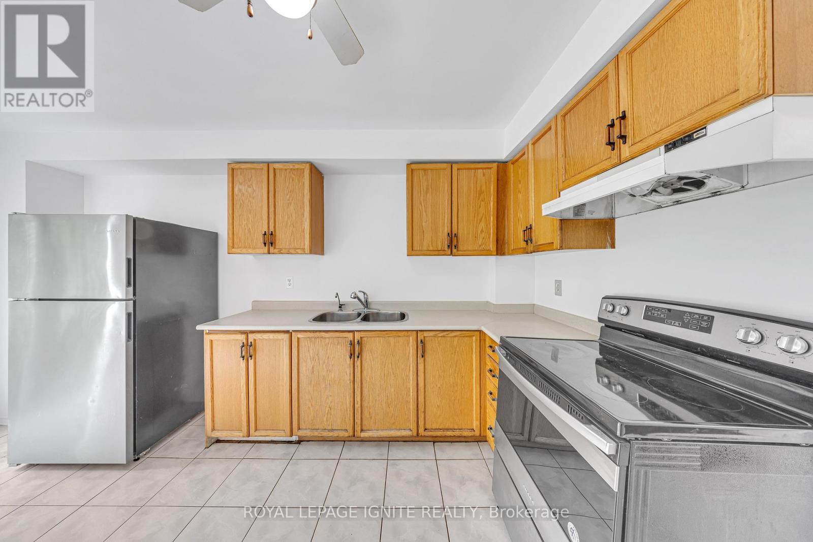 Photo 24 of 21 Toba Crescent, Brampton ON