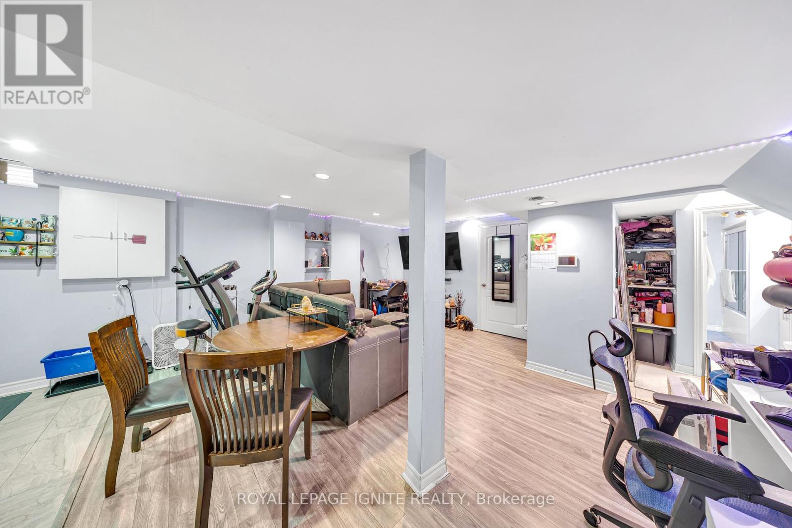 Photo 5 of 21 Toba Crescent, Brampton ON