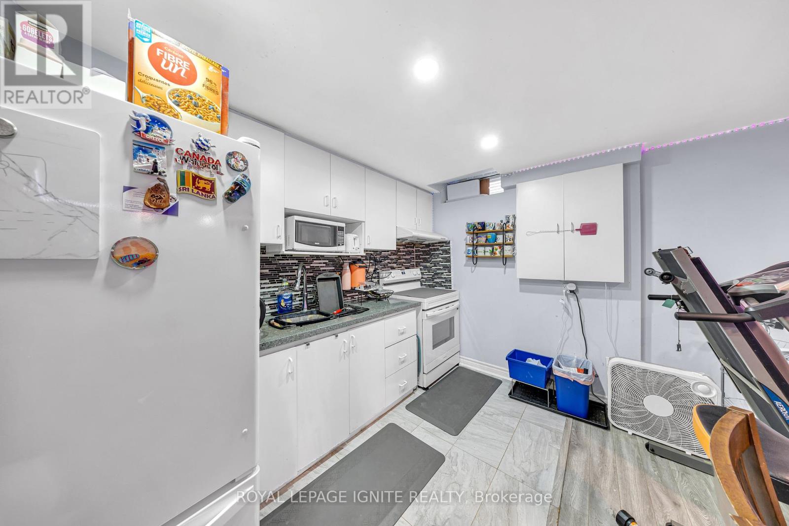 Photo 33 of 21 Toba Crescent, Brampton ON