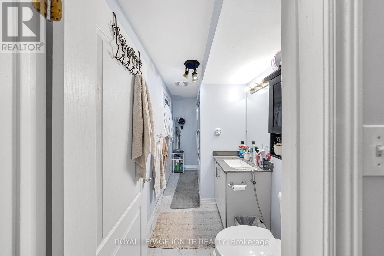 Photo 2 of 21 Toba Crescent, Brampton ON