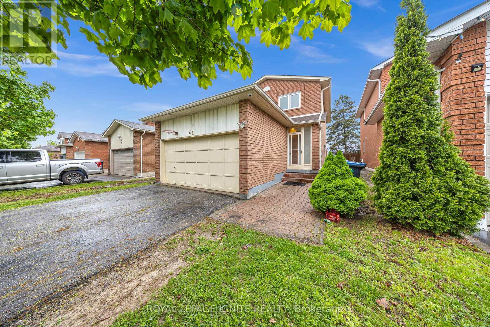Photo 6 of 21 Toba Crescent, Brampton ON