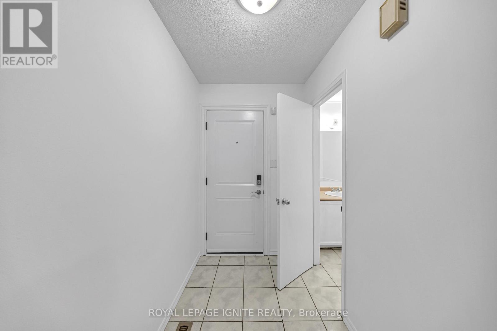 Photo 13 of 21 Toba Crescent, Brampton ON