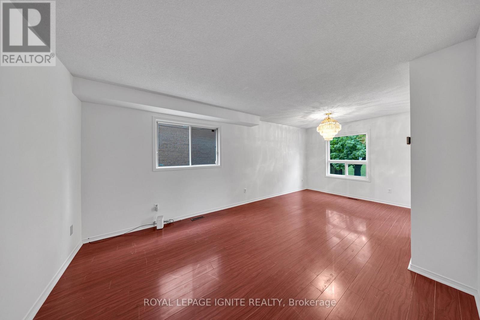 Photo 7 of 21 Toba Crescent, Brampton ON