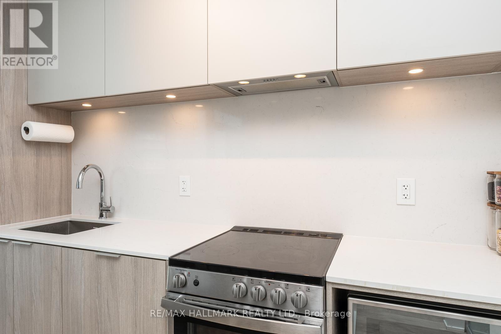 Photo 15 of 1507 65 Annie Craig Drive, Toronto ON