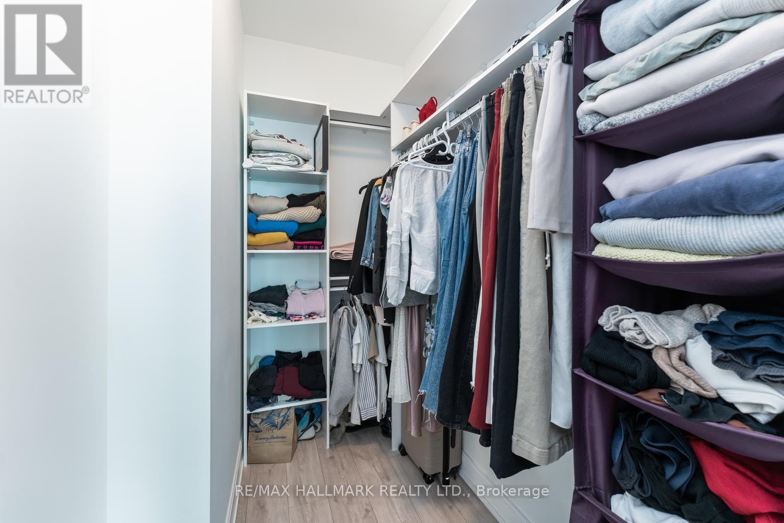 Photo 4 of 1507 65 Annie Craig Drive, Toronto ON