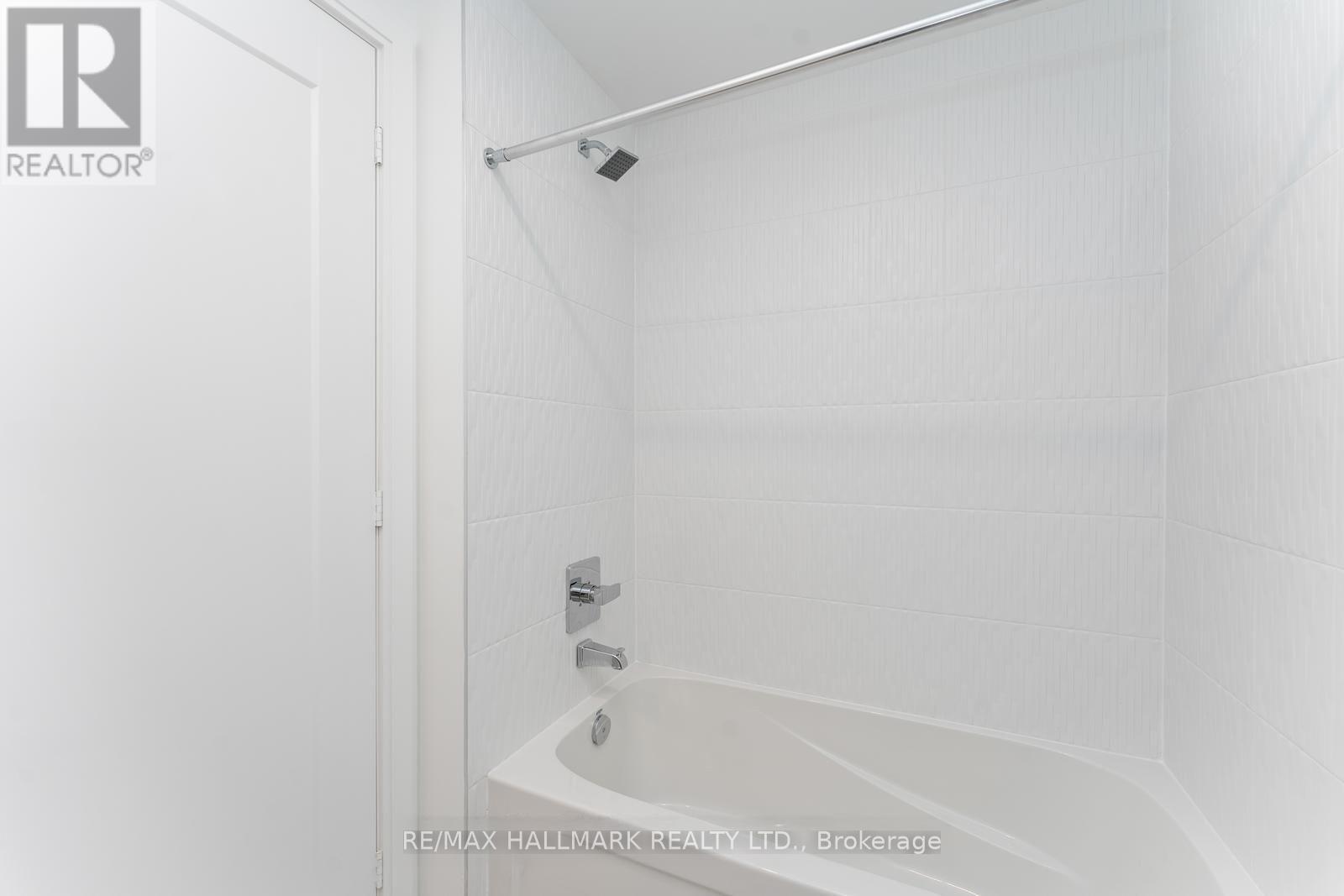 Photo 6 of 1507 65 Annie Craig Drive, Toronto ON