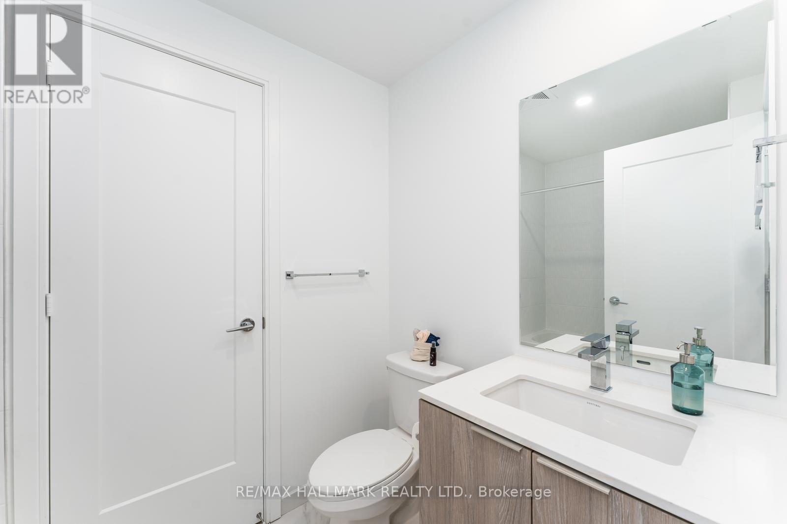 Photo 7 of 1507 65 Annie Craig Drive, Toronto ON