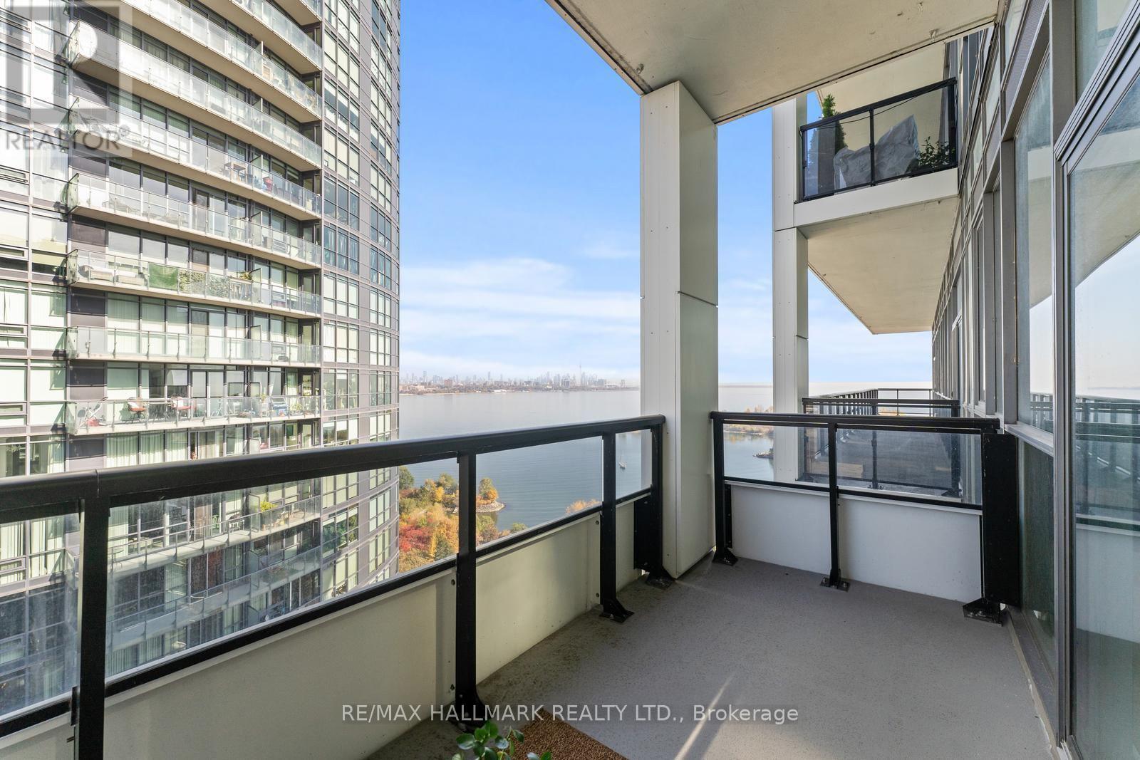 Photo 5 of 1507 65 Annie Craig Drive, Toronto ON