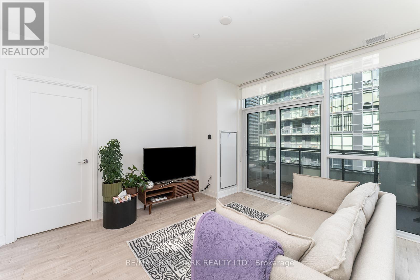 Photo 11 of 1507 65 Annie Craig Drive, Toronto ON