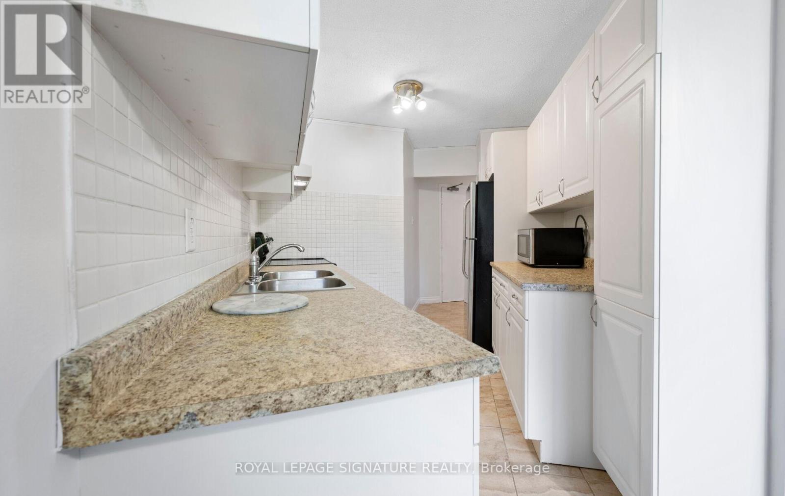 Photo 3 of 302 335 Mill Road, Toronto ON