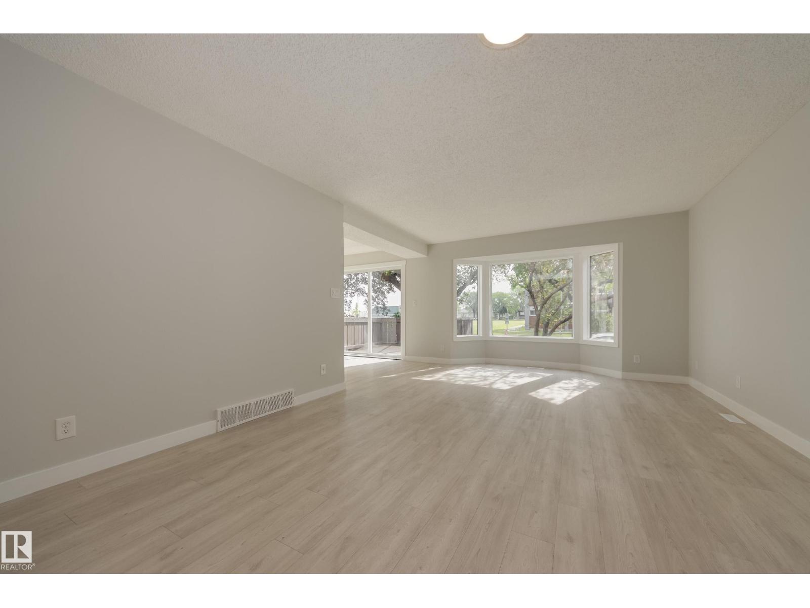 Photo 39 of 12430 85 St Nw, Edmonton AB