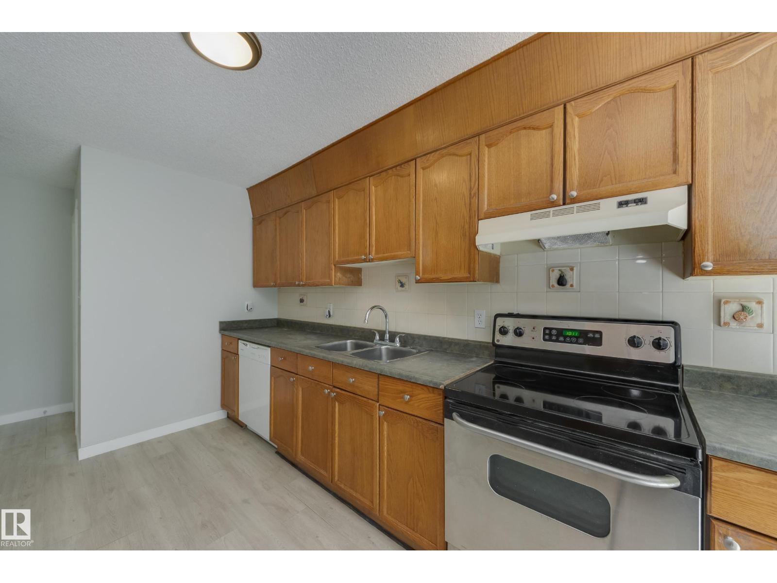 Photo 15 of 12430 85 St Nw, Edmonton AB