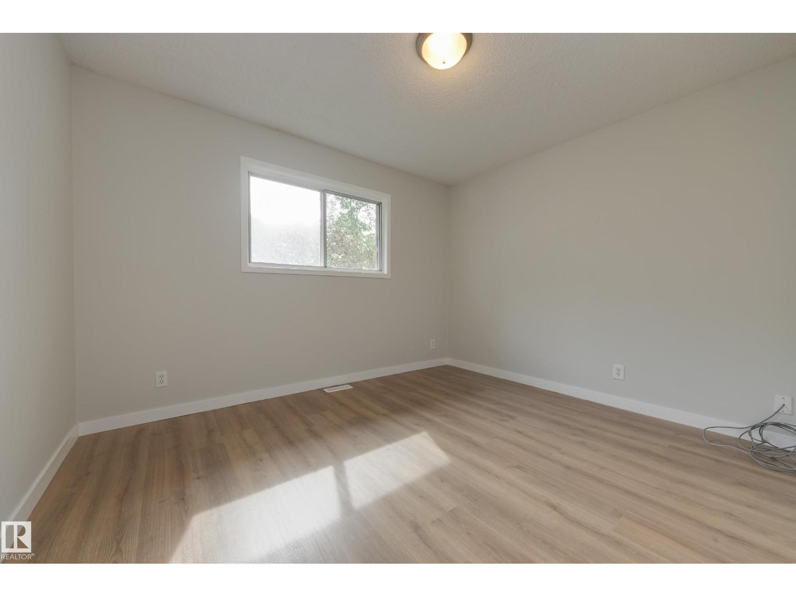 Photo 32 of 12430 85 St Nw, Edmonton AB