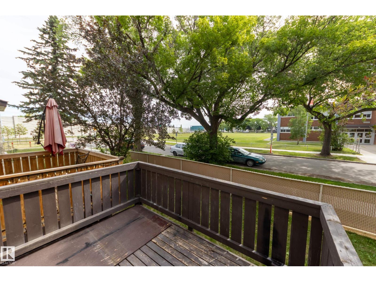 Photo 2 of 12430 85 St Nw, Edmonton AB