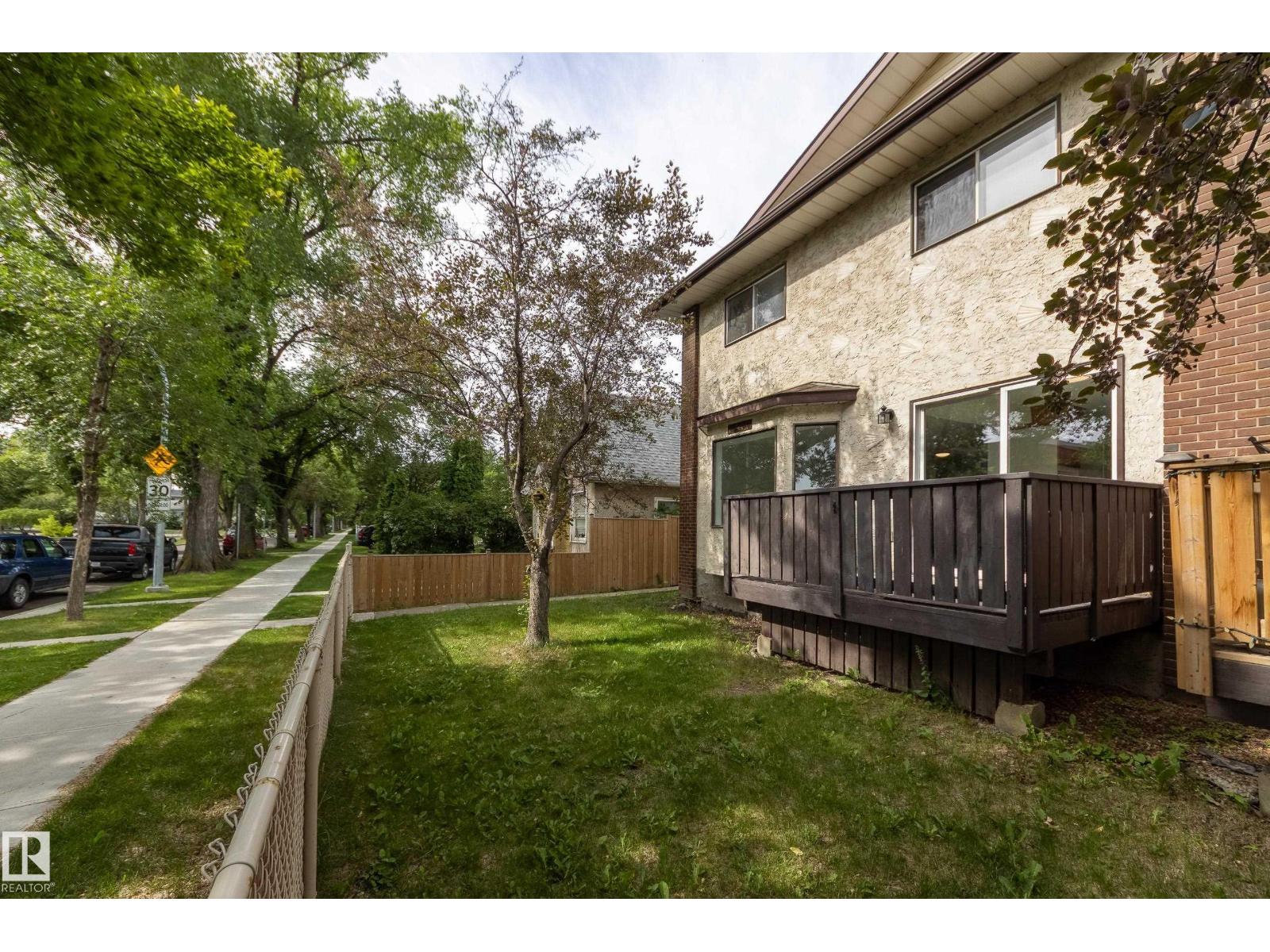 Photo 5 of 12430 85 St Nw, Edmonton AB