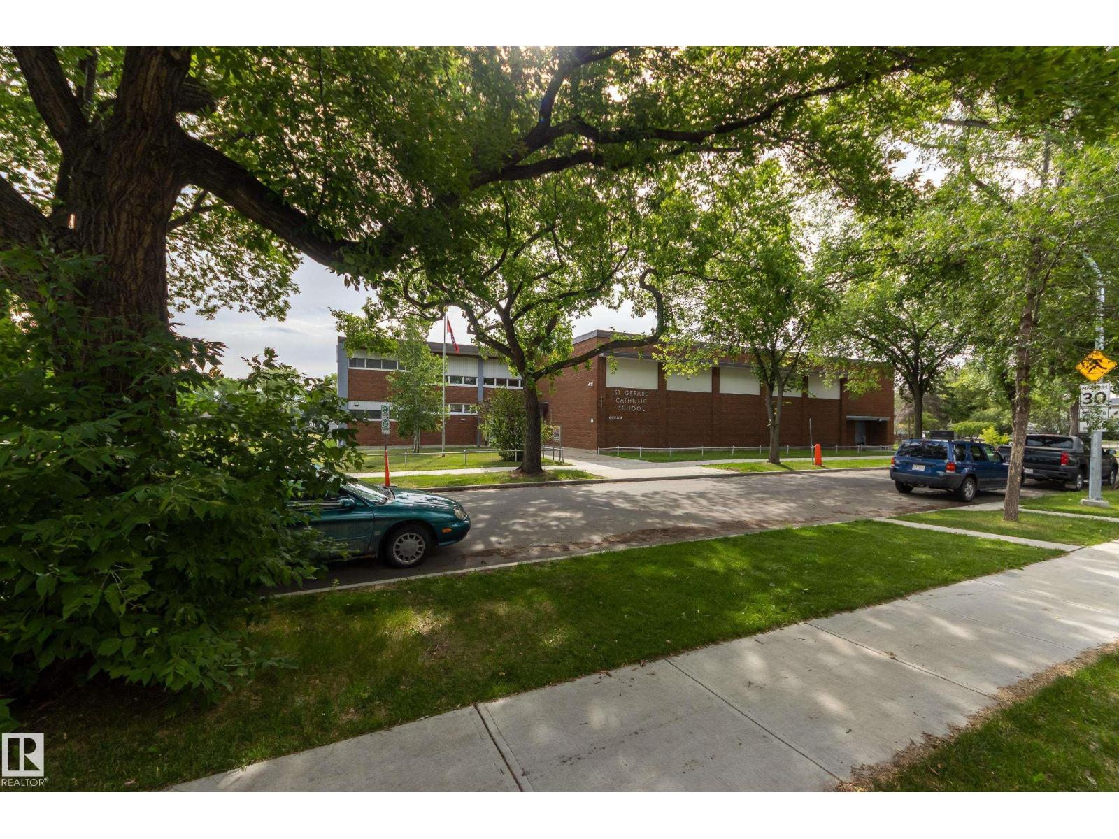 Photo 18 of 12430 85 St Nw, Edmonton AB