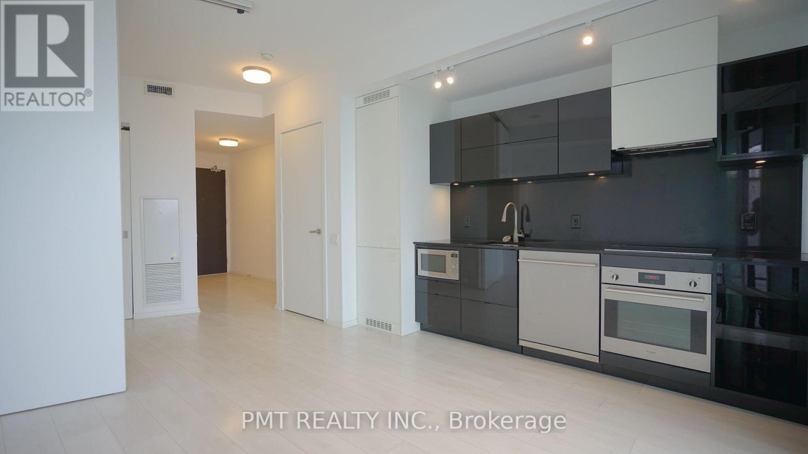 Photo 2 of 1505 125 Peter Street, Toronto ON