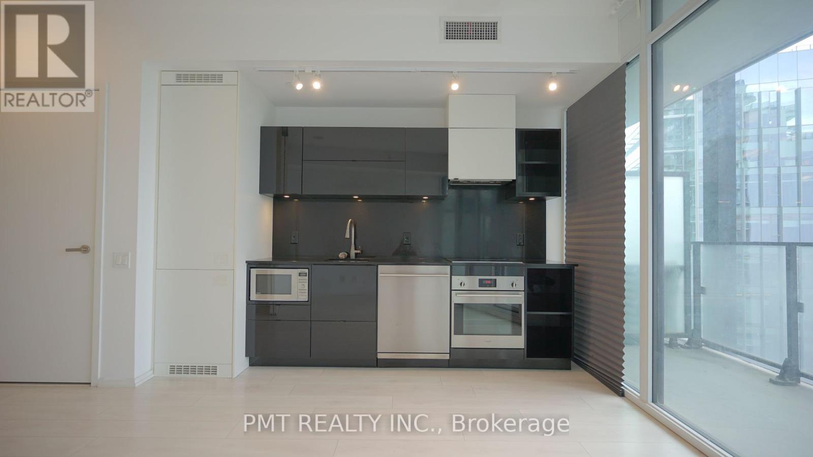 Photo 3 of 1505 125 Peter Street, Toronto ON