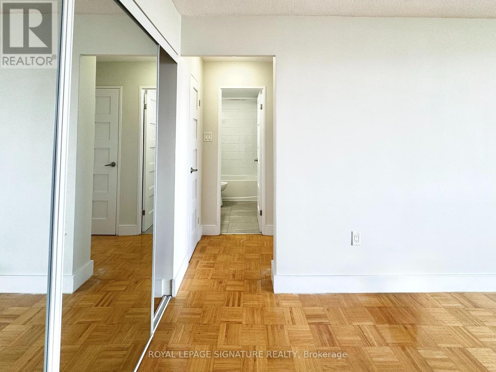 Photo 5 of 1109 666 Spadina Avenue, Toronto ON