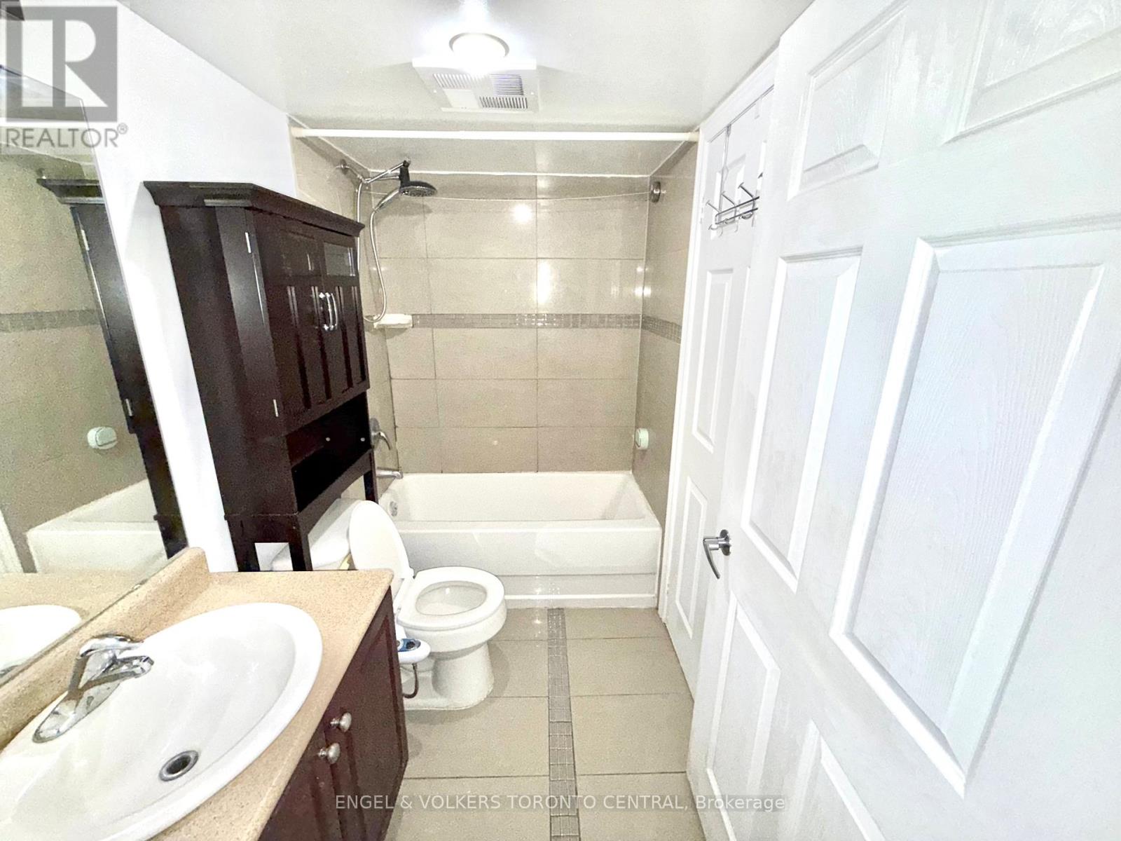 Photo 22 of 208 225 Wellesley Street E, Toronto ON