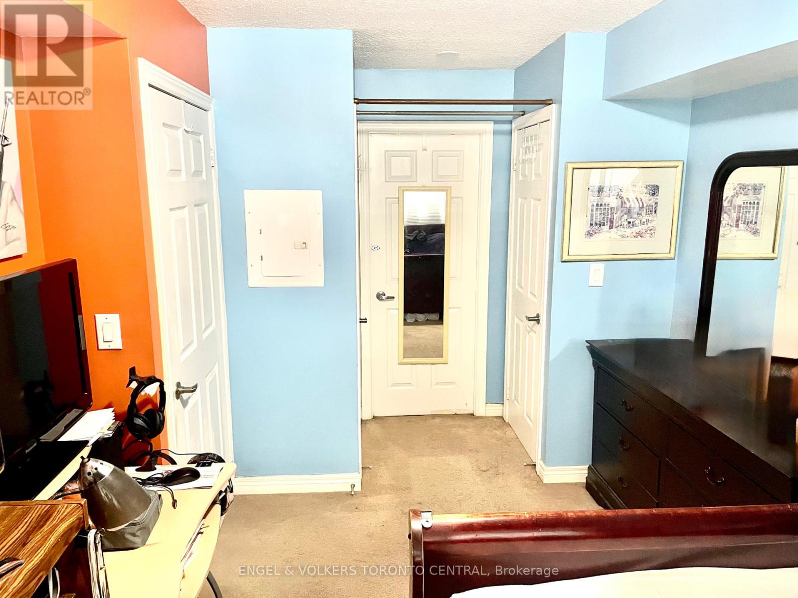 Photo 1 of 208 225 Wellesley Street E, Toronto ON