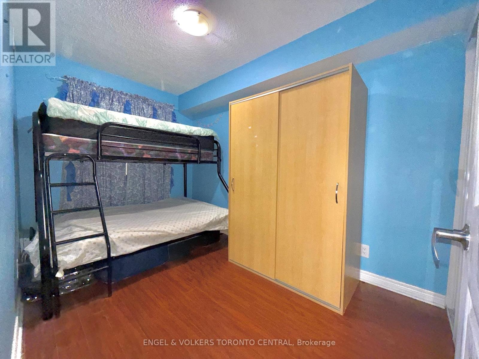 Photo 2 of 208 225 Wellesley Street E, Toronto ON