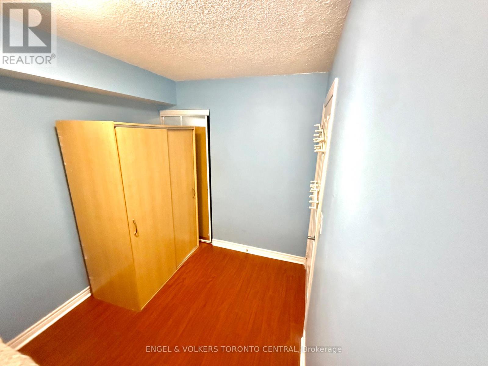 Photo 4 of 208 225 Wellesley Street E, Toronto ON