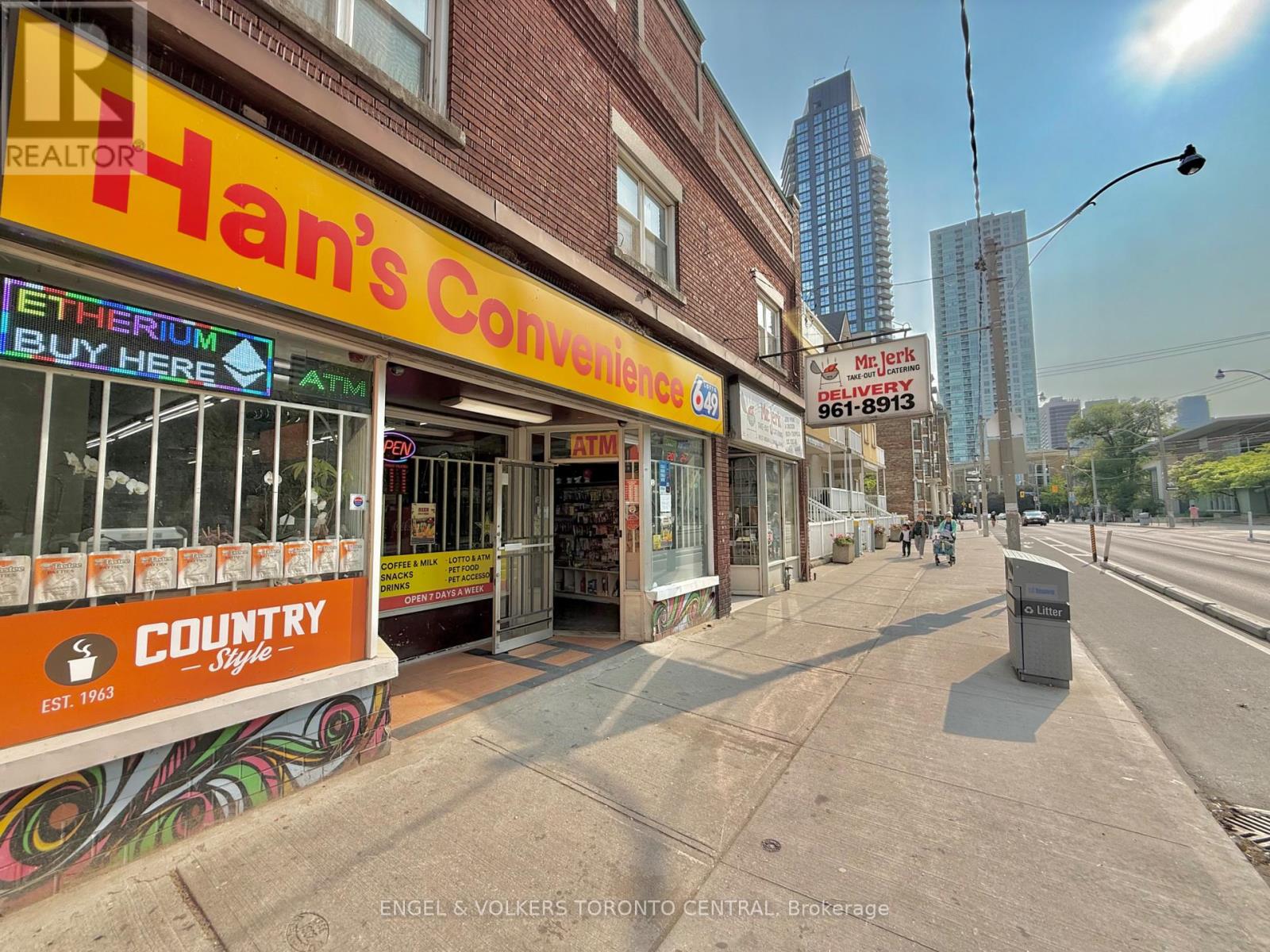 Photo 37 of 208 225 Wellesley Street E, Toronto ON