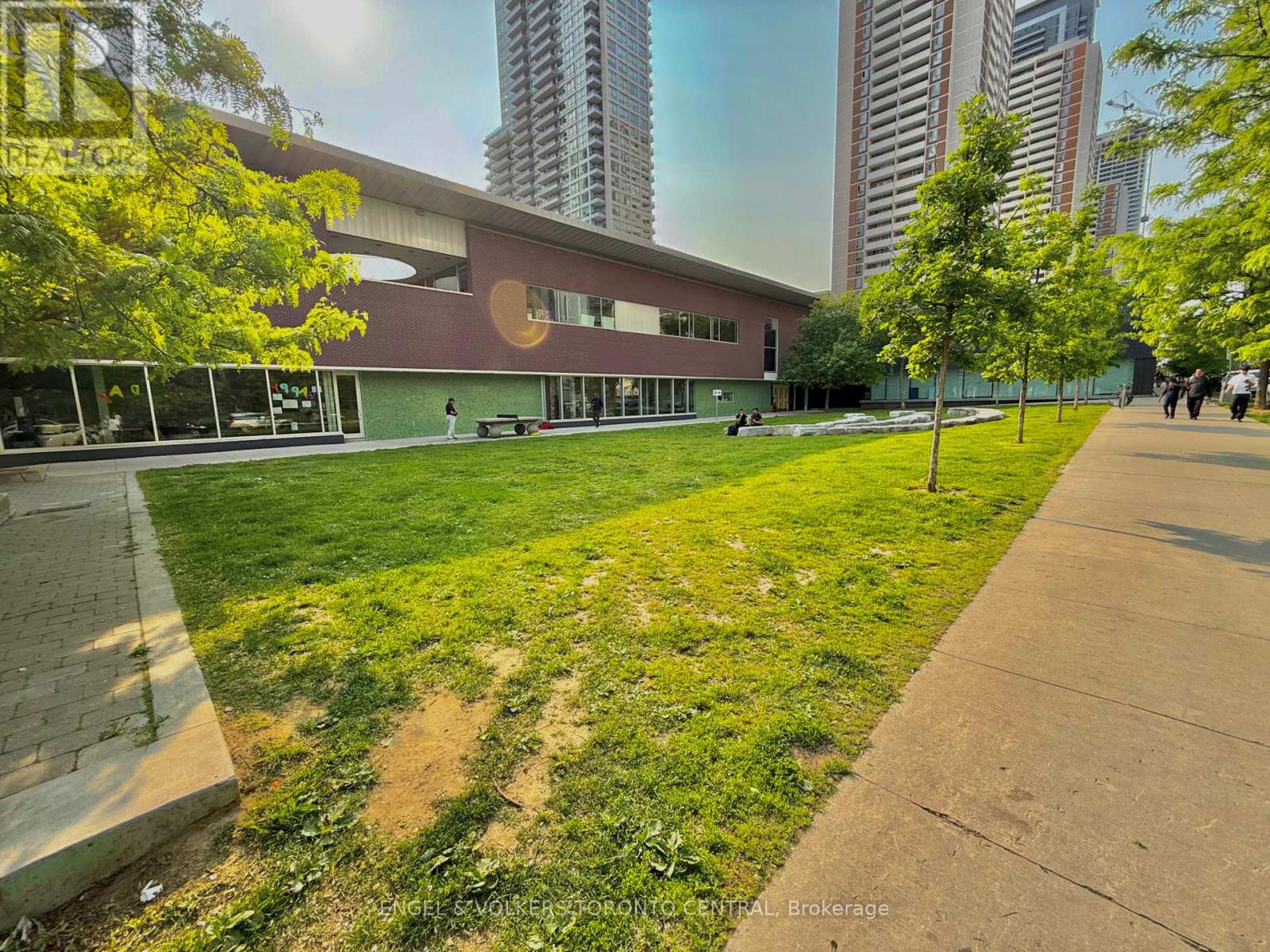 Photo 41 of 208 225 Wellesley Street E, Toronto ON