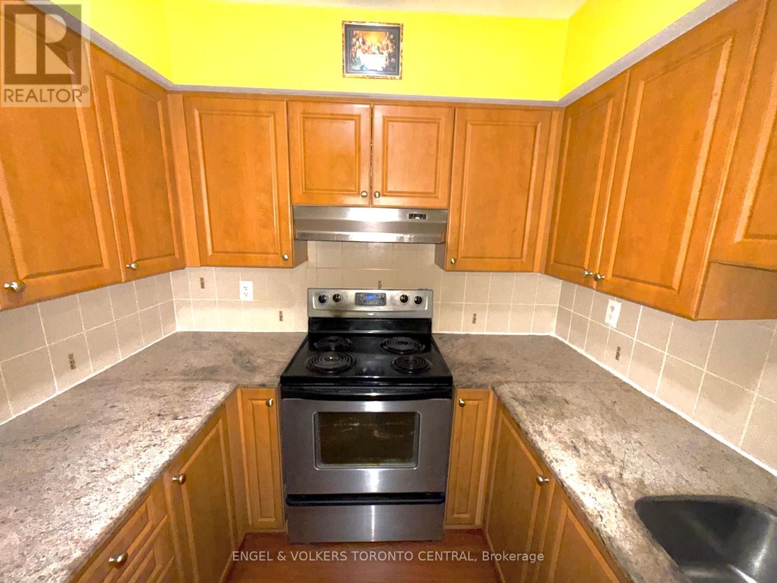 Photo 28 of 208 225 Wellesley Street E, Toronto ON