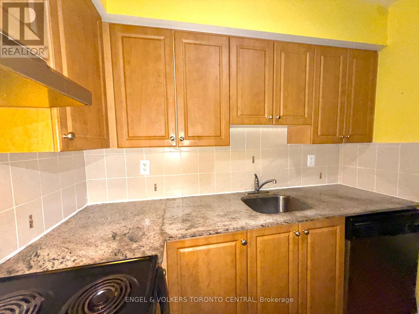 Photo 5 of 208 225 Wellesley Street E, Toronto ON