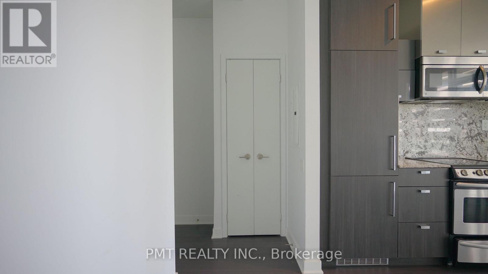 Photo 3 of 2312 290 Adelaide Street W, Toronto ON