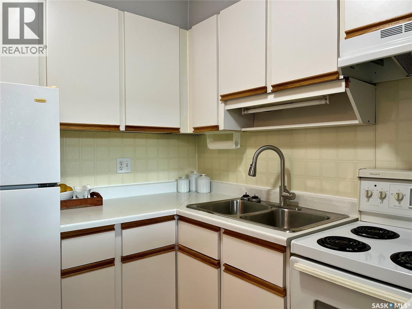 Photo 2 of 81 3 Columbia Drive, Saskatoon SK