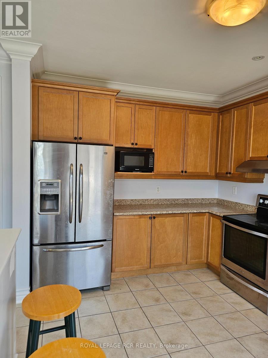 Photo 8 of 40 Thatcher Crescent, East Gwillimbury ON