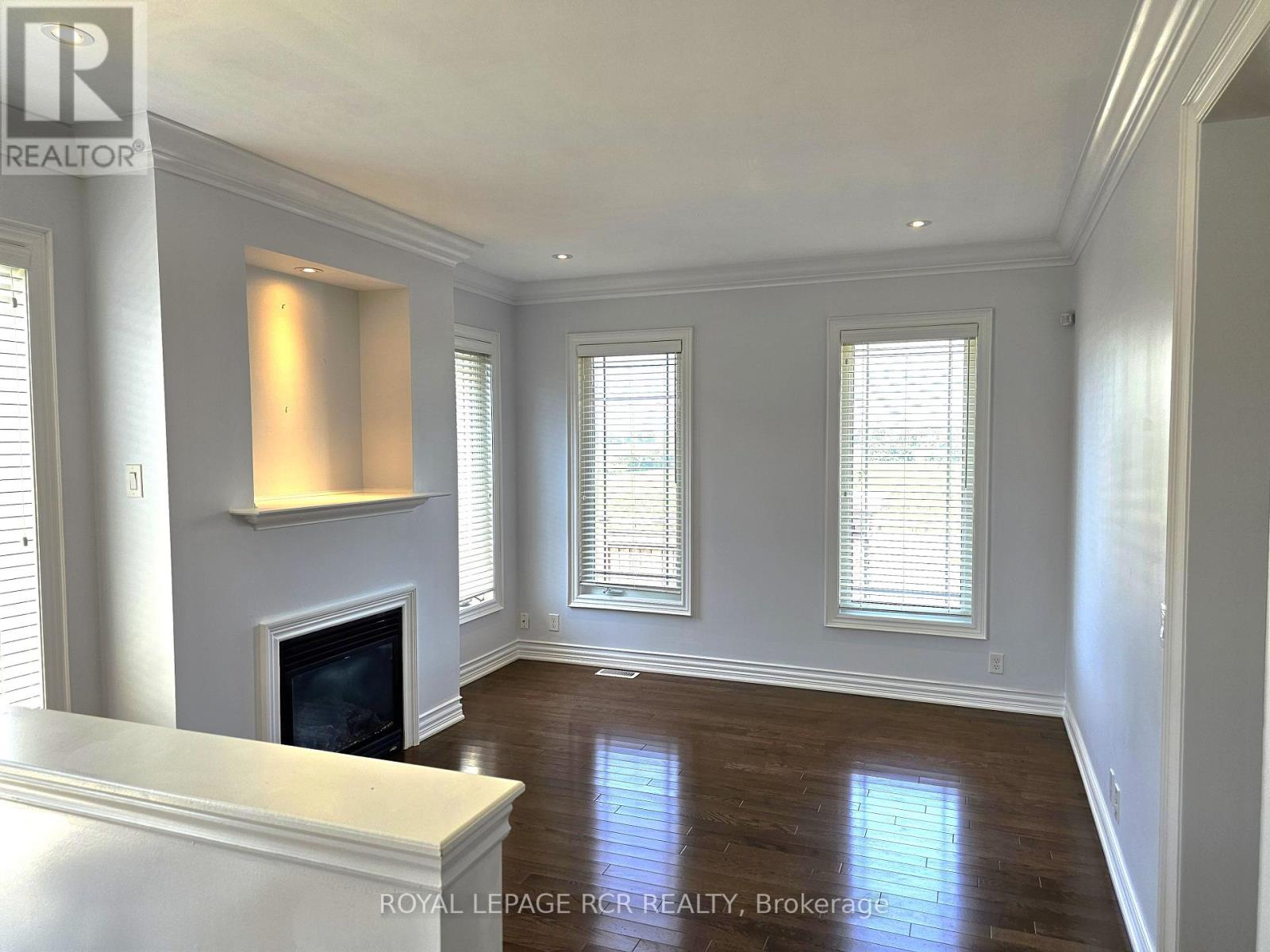 Photo 22 of 40 Thatcher Crescent, East Gwillimbury ON
