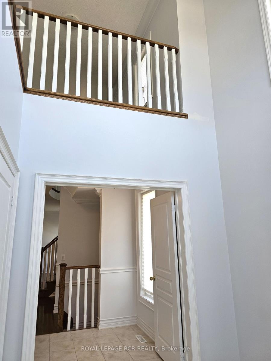 Photo 32 of 40 Thatcher Crescent, East Gwillimbury ON