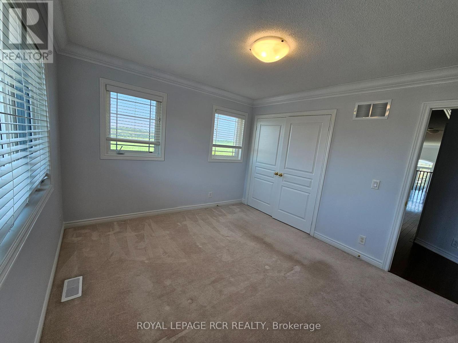 Photo 25 of 40 Thatcher Crescent, East Gwillimbury ON