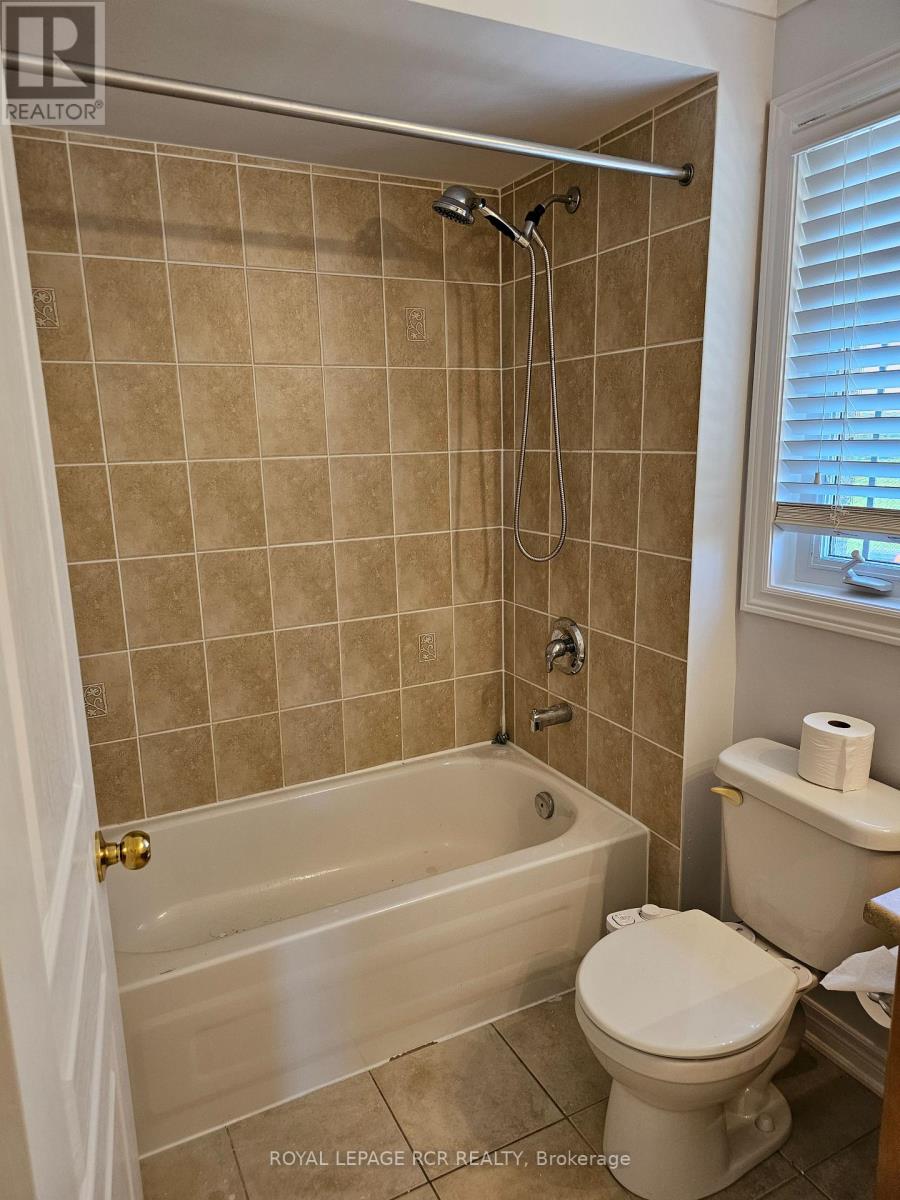 Photo 29 of 40 Thatcher Crescent, East Gwillimbury ON