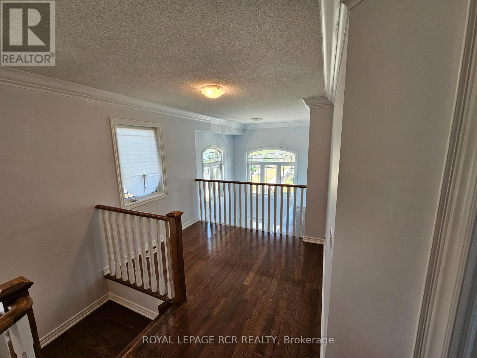 Photo 5 of 40 Thatcher Crescent, East Gwillimbury ON
