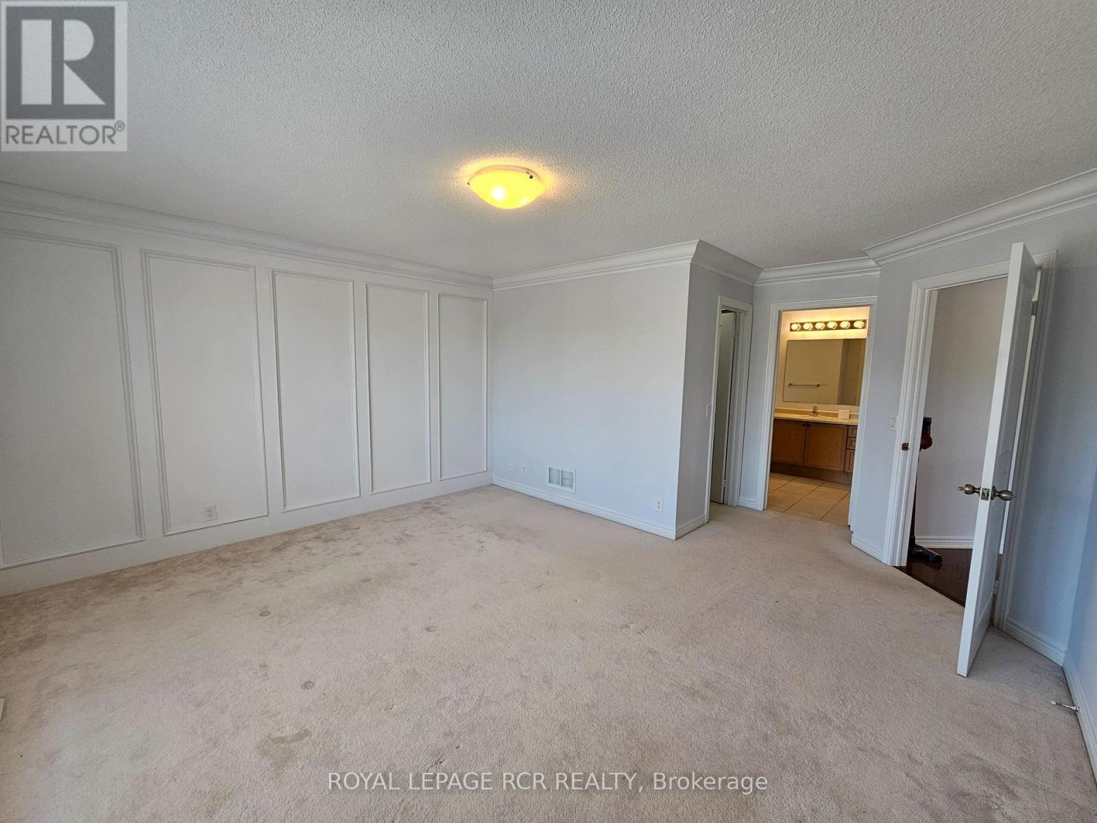 Photo 19 of 40 Thatcher Crescent, East Gwillimbury ON