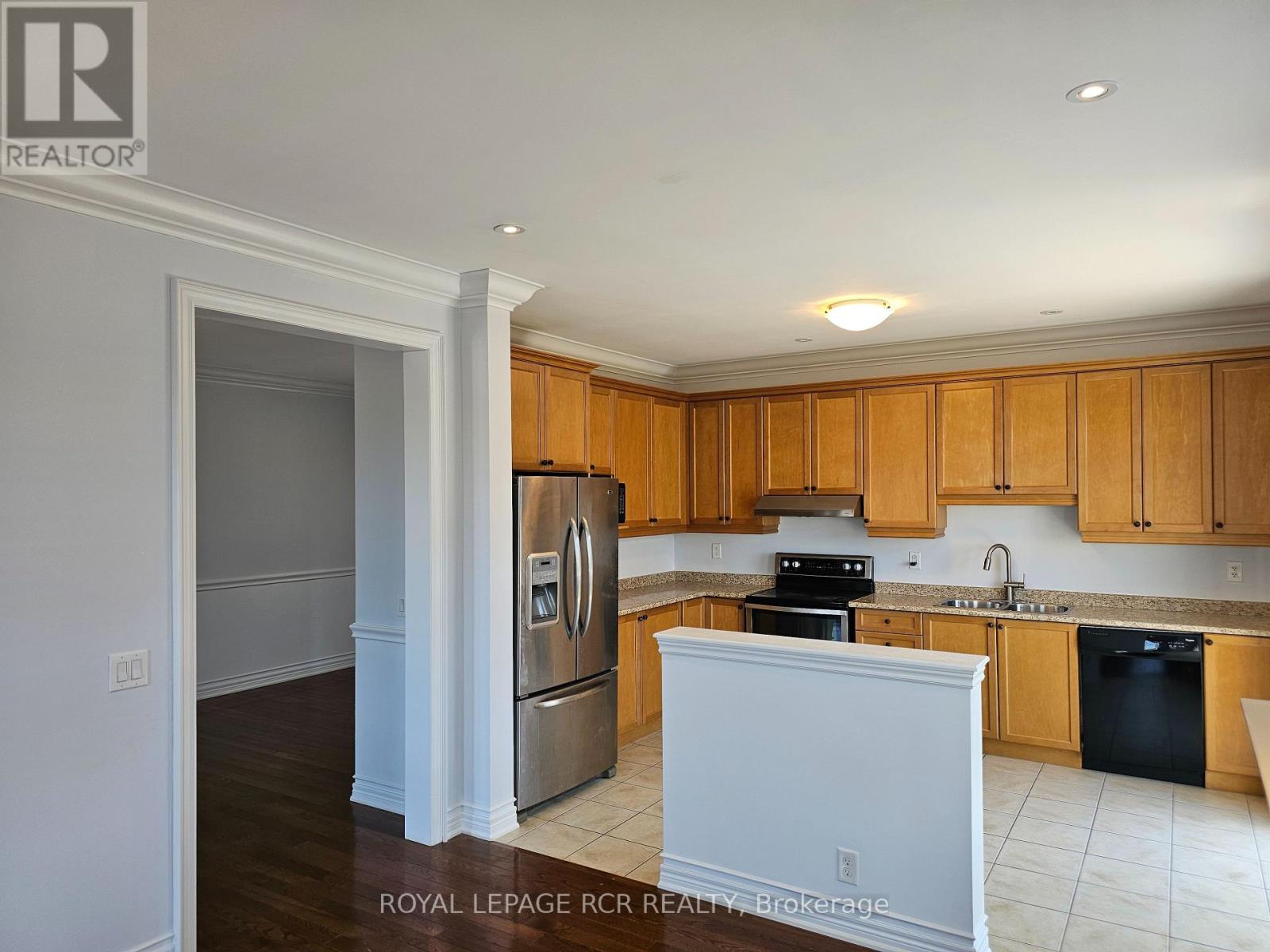 Photo 21 of 40 Thatcher Crescent, East Gwillimbury ON