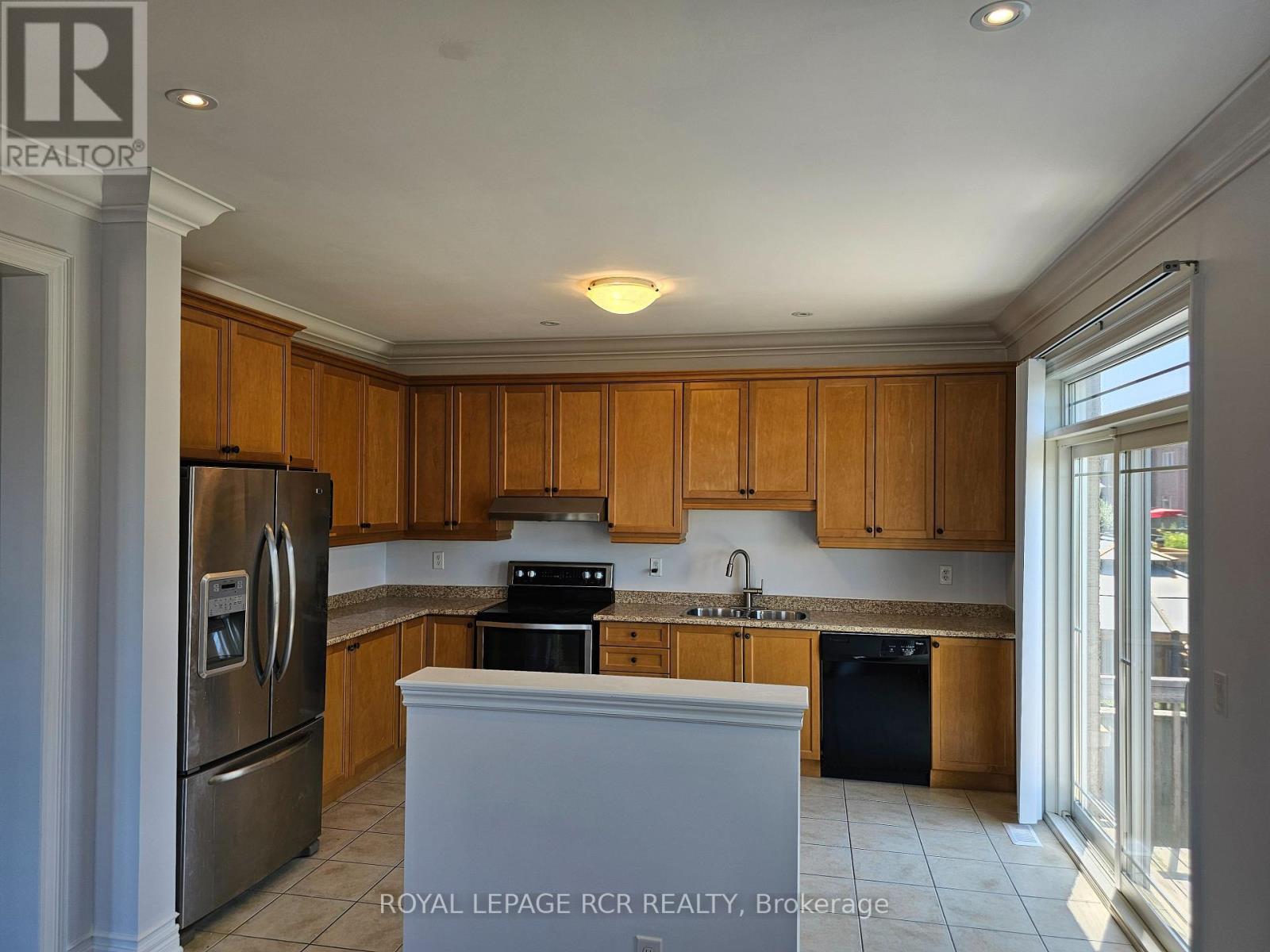 Photo 31 of 40 Thatcher Crescent, East Gwillimbury ON