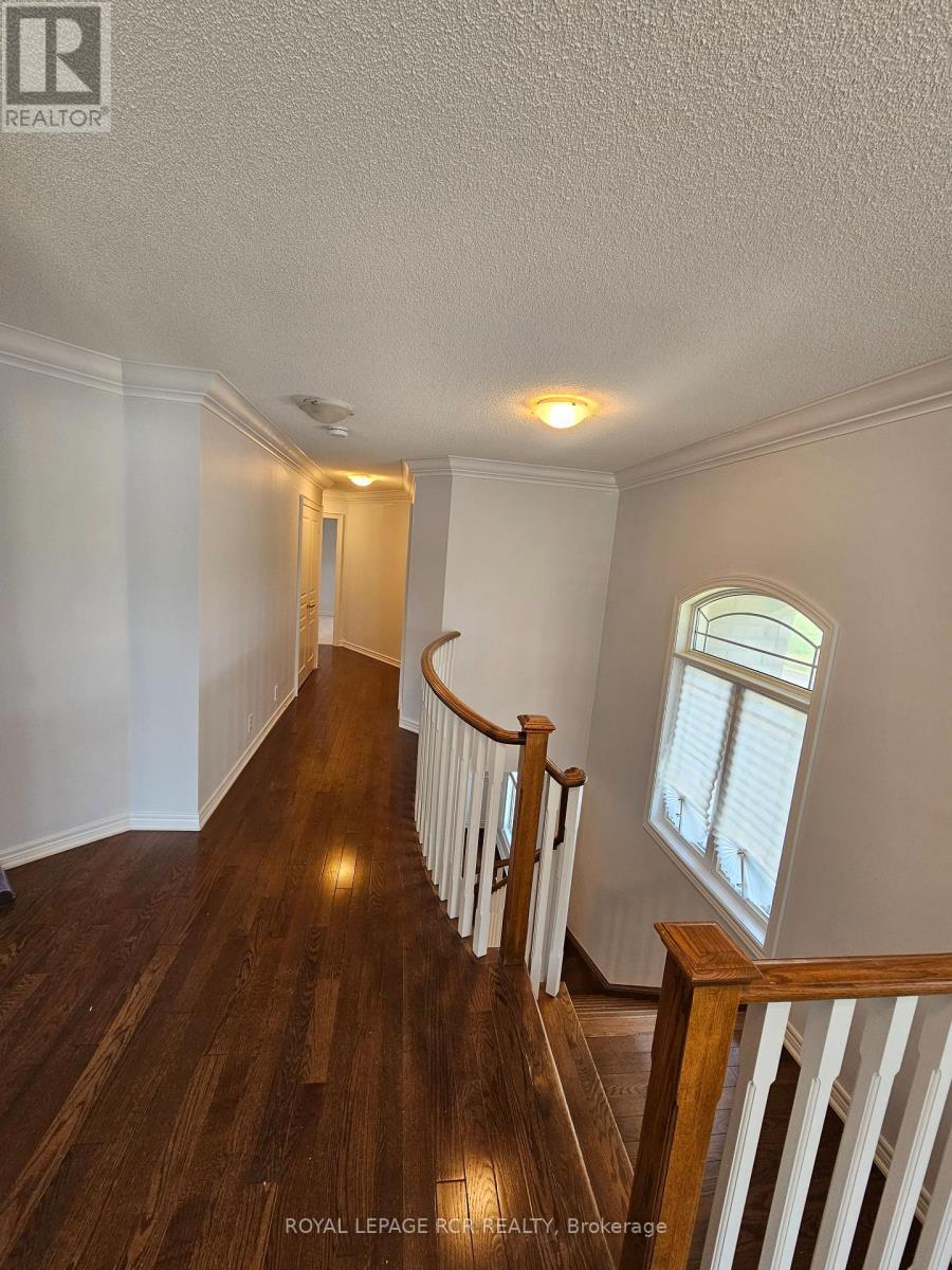 Photo 15 of 40 Thatcher Crescent, East Gwillimbury ON