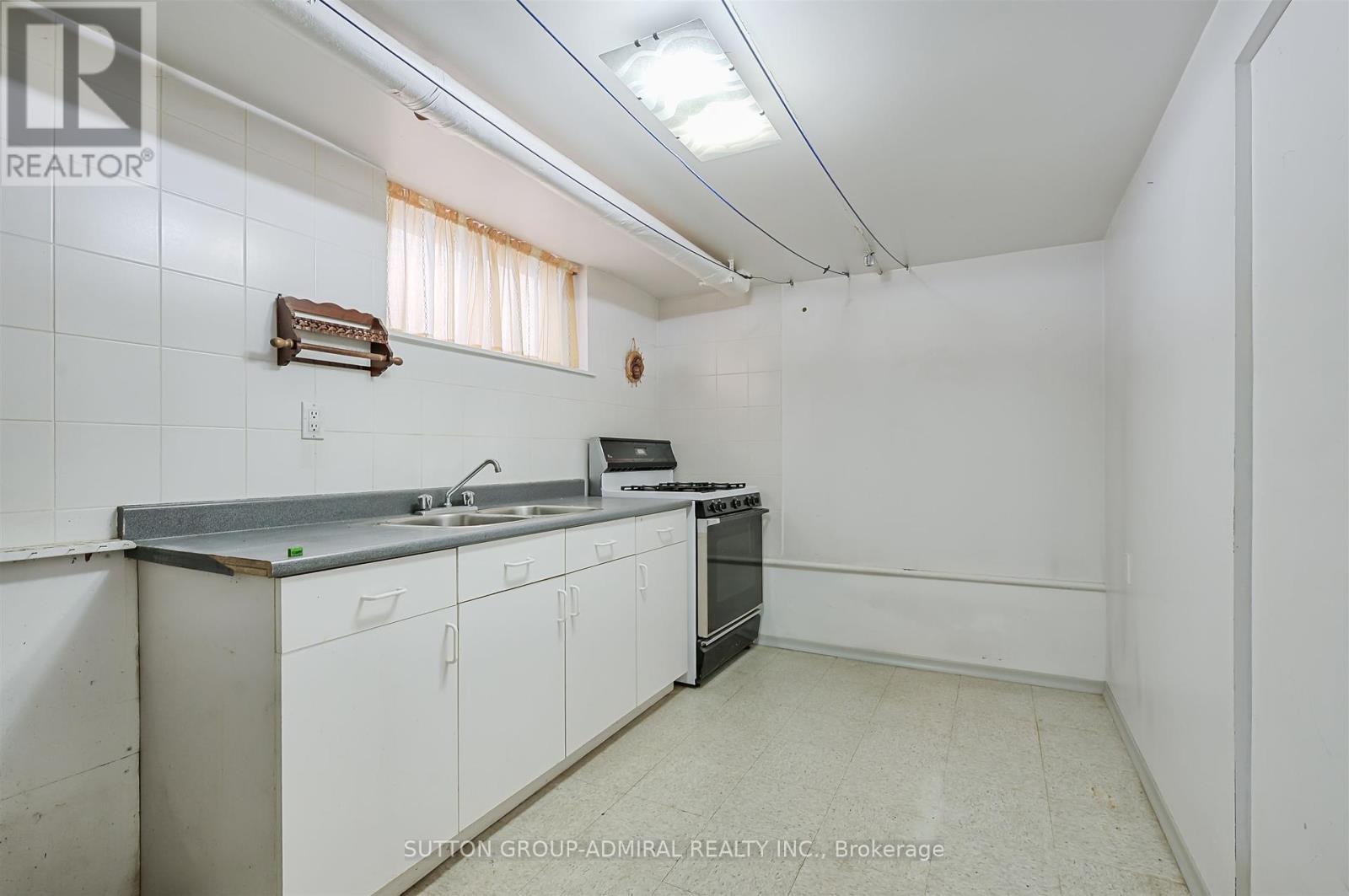 Photo 9 of 239 Floyd Avenue, Toronto ON