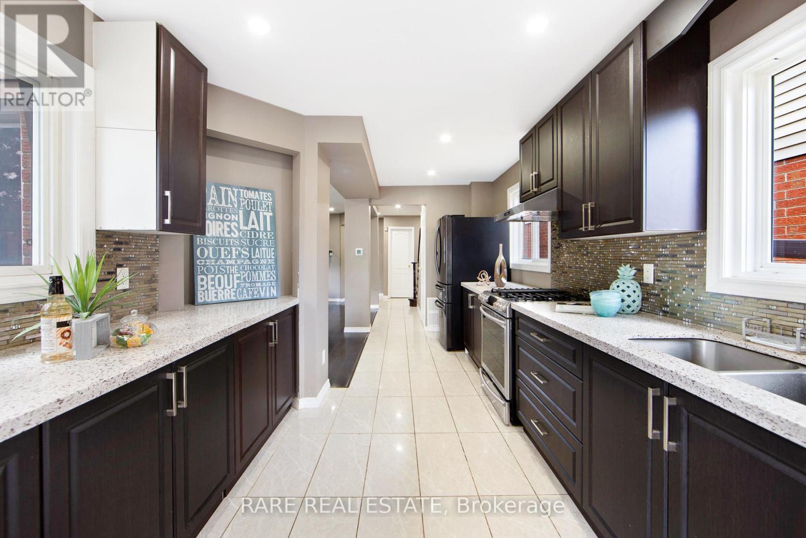 Photo 15 of 33 Fieldside Drive, Toronto ON