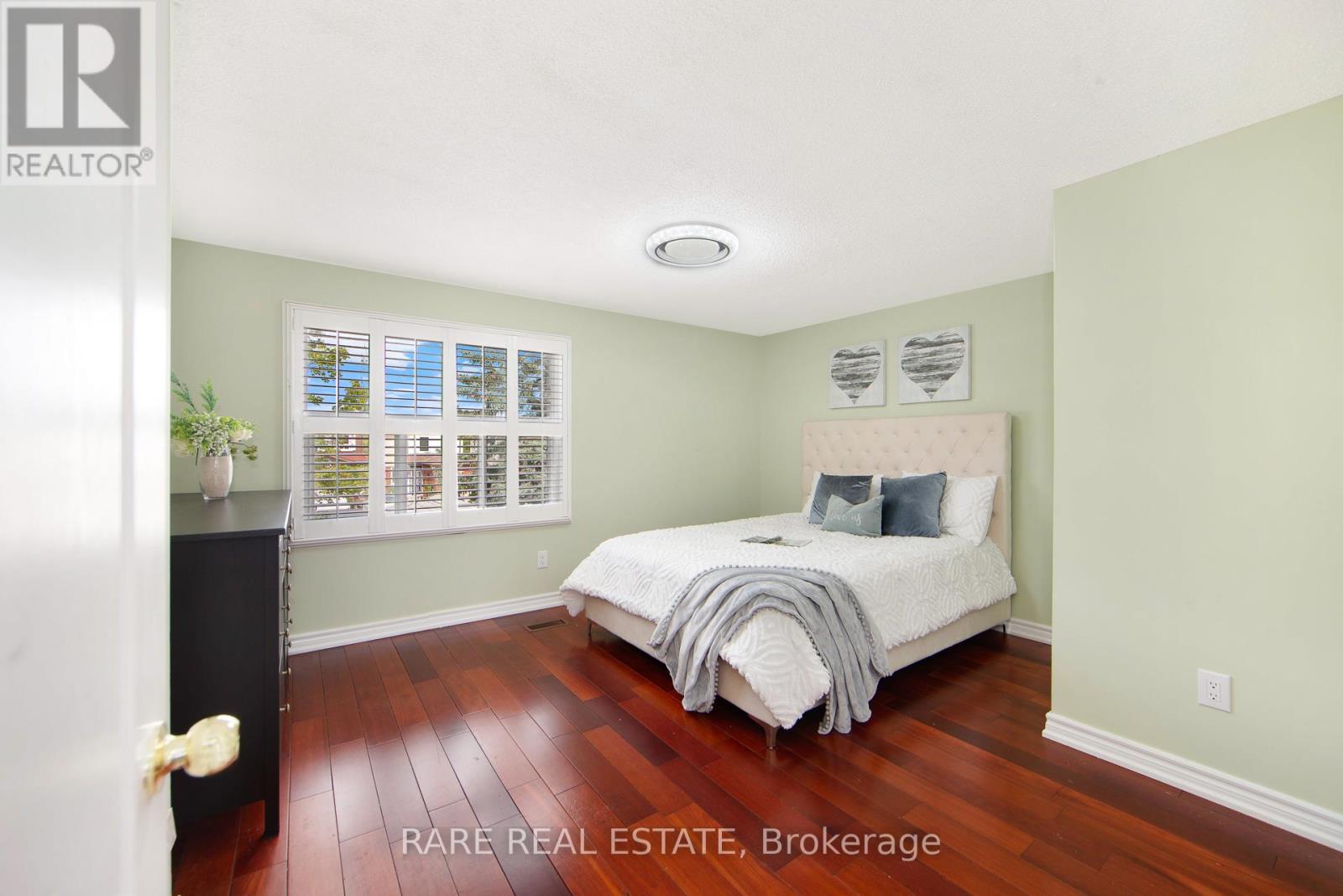 Photo 16 of 33 Fieldside Drive, Toronto ON
